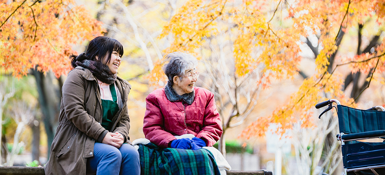 笑顔のご婦人方の写真